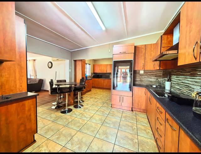 5 BEDROOM HOUSE FOR SALE IN SASOLBURG EXT 23